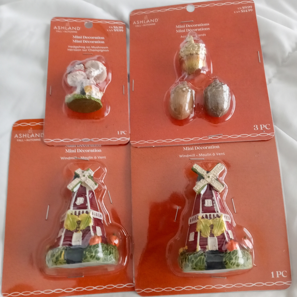 Ashland Festive Mini Decor Set - Red, Green, Gold